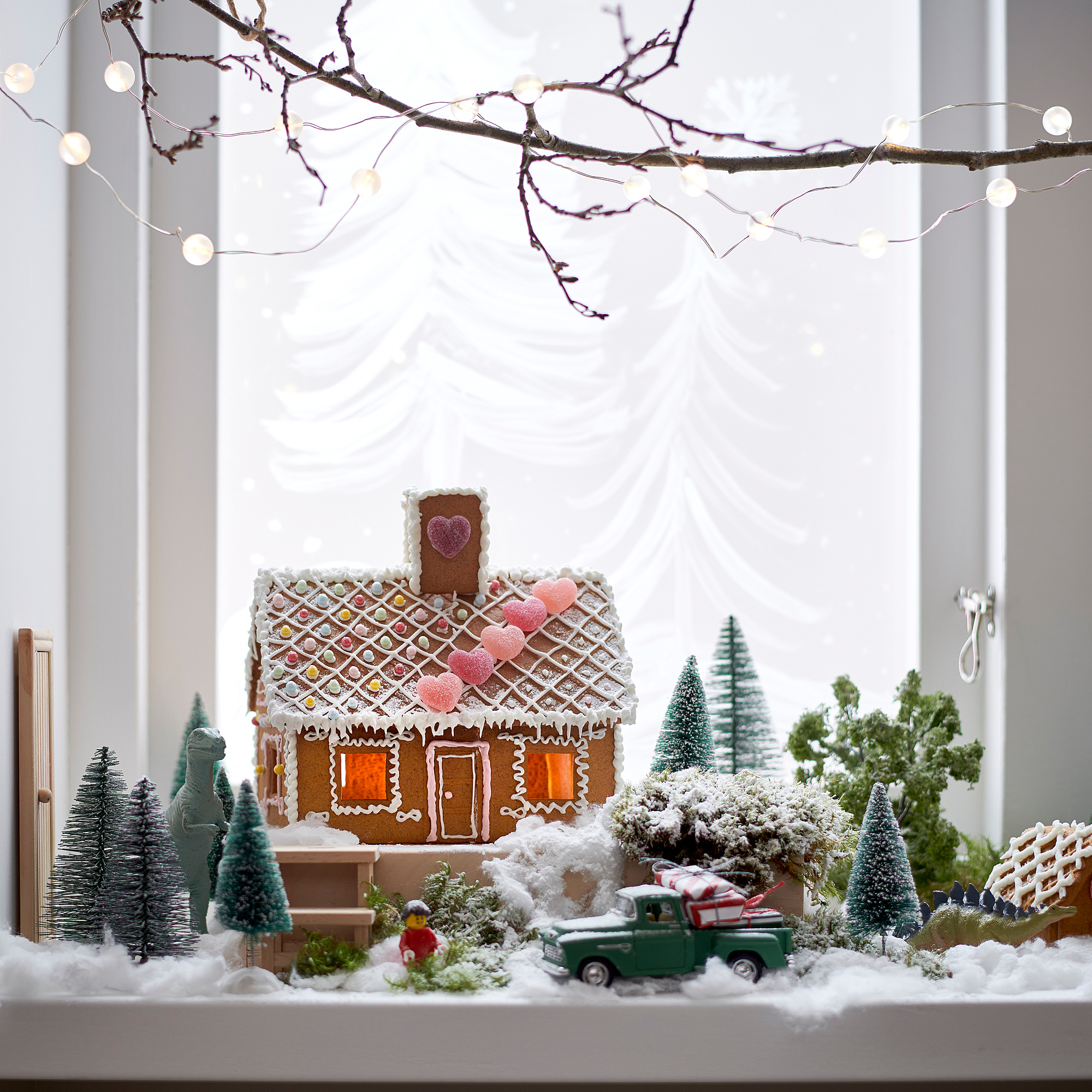 VINTERSAGA gingerbread house