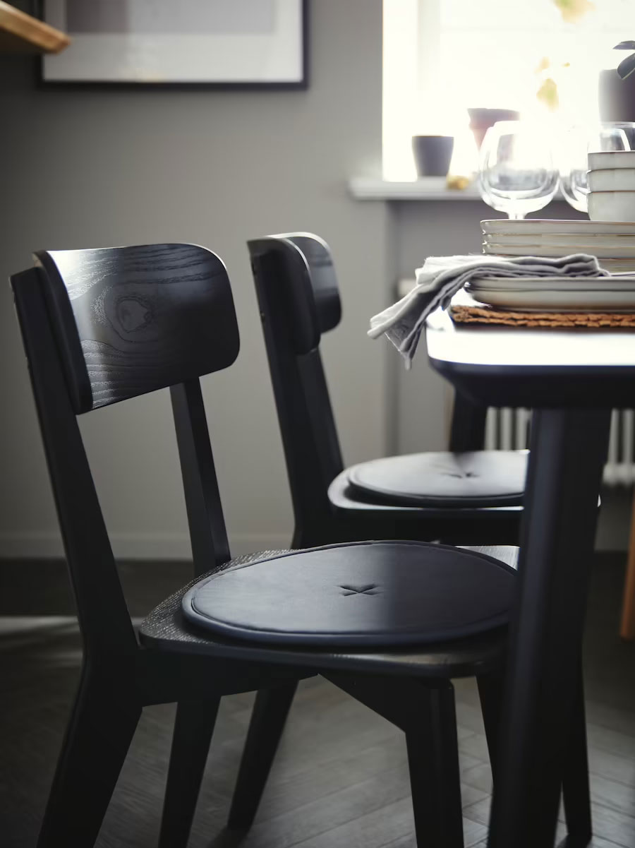 A Dining Room Where It S Easy To Meet Over A Meal Dining Room Design   Page  En Us 16607918442083882101 